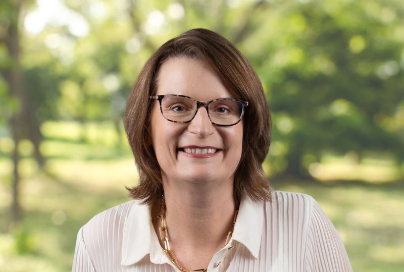 Headshot of Lisa Barnes